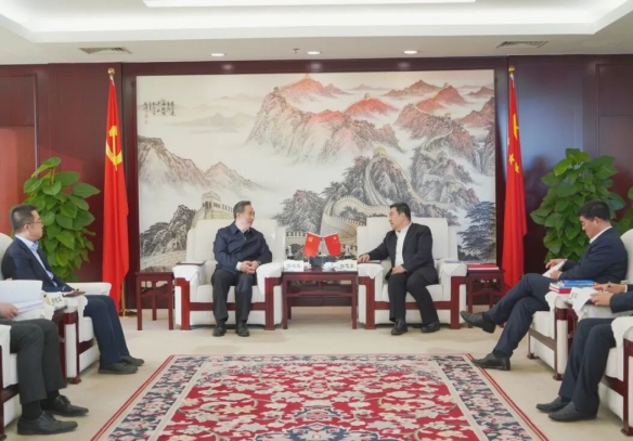 白忠泉董事长与中国贸促会会长任鸿斌会谈